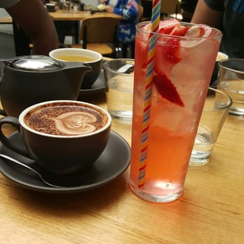 Young Bloods Diner - Pretty apple & raspberry juice - Restaurants Near Me - Fitzroy, VIC