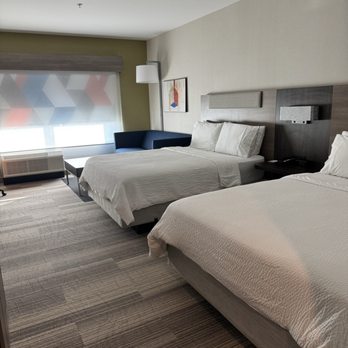 1. Holiday Inn Express & Suites