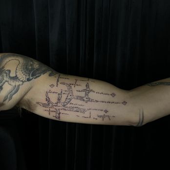 Ku Tattoo - Super sick bicep piece done by jayla. I gave her my design and she killed it. Definitely get a tat by her sooner rather than later - Tattoo Near Me - Wahiawa, Hawaii Ku Tattoo - Super sick bicep piece done by jayla. I gave her my design and she killed it. Definitely get a tat by her sooner rather than later - Tattoo Near Me - Wahiawa, Hawaii