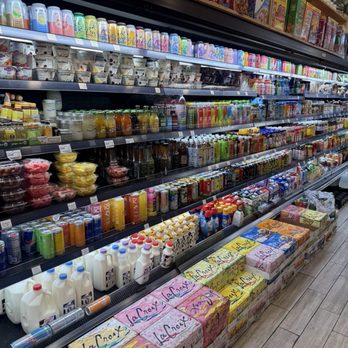 Metro Market Place - Drink and cold food area - Convenience Stores Near Me - New York, New York Metro Market Place - Drink and cold food area - Convenience Stores Near Me - New York, New York