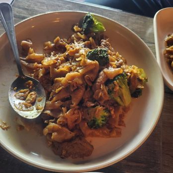 Tho One Thai Eatery - Pad se ewe /chicken VERY TASTY! - Thai Near Me - La Verne, California Tho One Thai Eatery - Pad se ewe /chicken VERY TASTY! - Thai Near Me - La Verne, California