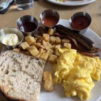Cira - Classic American - Mediterranean Near Me - Chicago, Illinois