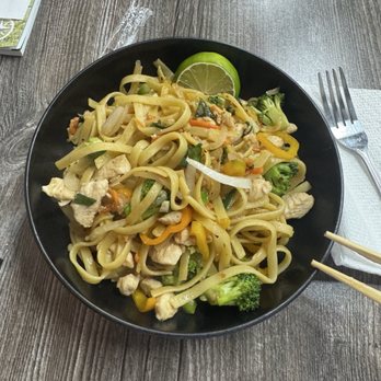 Bubbles & Boba - Drunken Noodles with Chicken - Bubble Tea Near Me - Wabash, Indiana