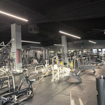 Athlos Iron Lair - Gyms Near Me - Torrance, California