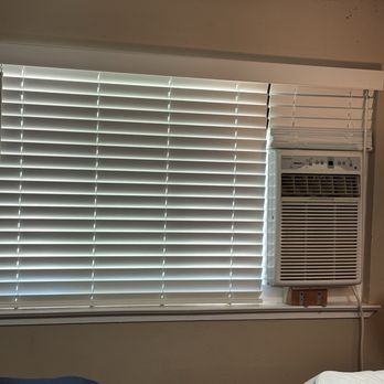 Weiss Window Treatment - Split blinds. So if we move, there's not a missing side to the blinds lol - Shades & Blinds Near Me Weiss Window Treatment - Split blinds. So if we move, there's not a missing side to the blinds lol - Shades & Blinds Near Me
