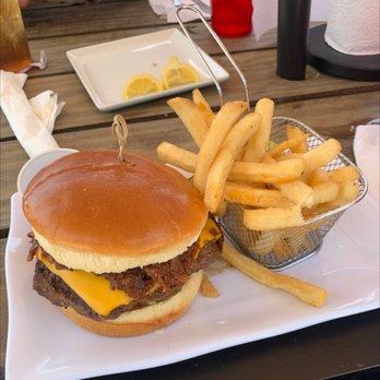 Conroe Lake House - Smoke House Burger - American Near Me - Montgomery, Texas