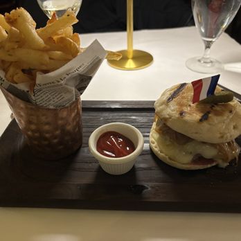 Le Rivage - French Onion Soup Burger - French Near Me - New York, New York Le Rivage - French Onion Soup Burger - French Near Me - New York, New York