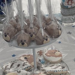 Christy's Frosted Delights - Bear cake pops & cookies