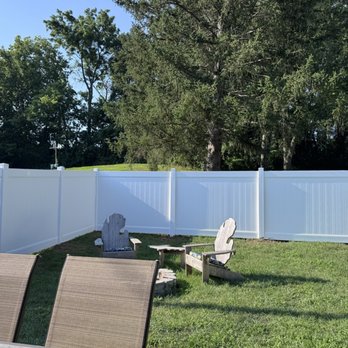 Arrow Fence & Gate - White vinyl fence installed by Arrow Fence and Gate - Fences & Gates Near Me - Dowagiac, Michigan