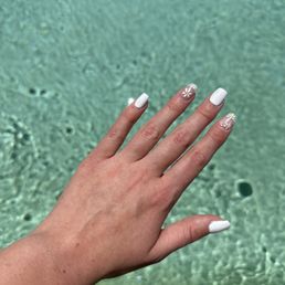 White flower GelX manicure White flower GelX manicure