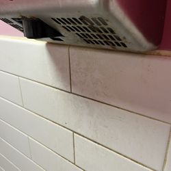 Baskin Robbins - Dirty bathroom