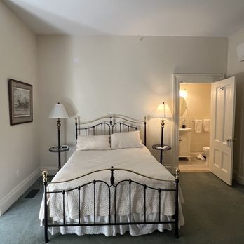 Salem Inn - Room - Hotels Near Me - Salem, Massachusetts