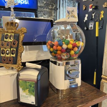 Chat-Colate - Images of the place inside - Ice Cream & Frozen Yogurt Near Me - Montreal, Quebec Chat-Colate - Images of the place inside - Ice Cream & Frozen Yogurt Near Me - Montreal, Quebec