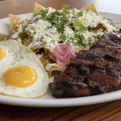 Hungry Fox - Skirt steak Chilaquiles