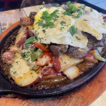 Gochas Breakfast Bar | Cascade - Steak Skillet - Wine Bars Near Me - Atlanta, Georgia