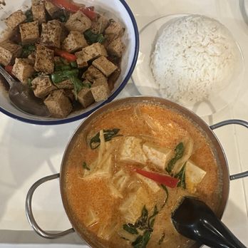 Lacha Somtum - C1. Red Curry - Thai Near Me - Los Angeles, California
