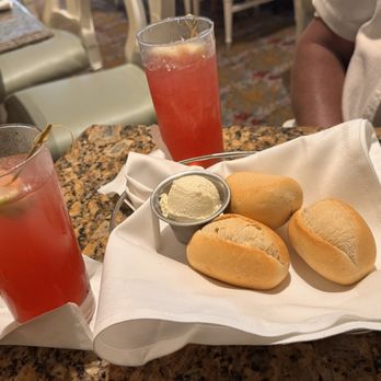 Grand Floridian Cafe - Basket of french bread starter - Cafes Near Me - Lake Buena Vista, Florida Grand Floridian Cafe - Basket of french bread starter - Cafes Near Me - Lake Buena Vista, Florida