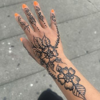 Eyebrow Queen Salon - Henna tattoo, very cutesy! I can say it didn't last long as expected, but I would do it again.  It lasted maybe a good 3-4 days - Eyelash Service Near Me - Oakland, California