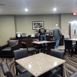 Cobblestone Hotel & Suites - Greenville - Breakfast