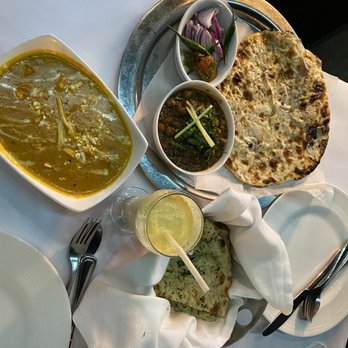 Mantra India - Amritsari Kulcha Chole Mango Lassi Mantra Malai Paneer Garlic Naan - Indian Near Me - Mountain View, California