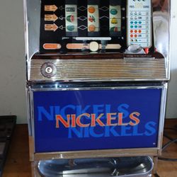 Antique Radio Store - It wo t except nickle coin and for some reason it wants to run something spinning inside not able to pull handle
