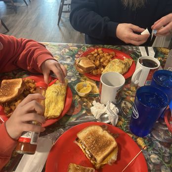 Yana's Ye Olde Restaurant - Lunch/breakfast - American Near Me - Swansboro, North Carolina Yana's Ye Olde Restaurant - Lunch/breakfast - American Near Me - Swansboro, North Carolina