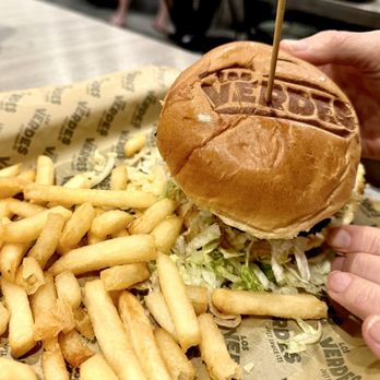 Los Verdes - 8 oz. Carne Burger - Burgers Near Me - Pembroke Pines, Florida