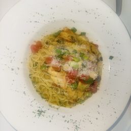 Pollo Bono linguini pasta, grilled chicken breast, mushrooms, shallots, house dried tomatoes, cream of rosa