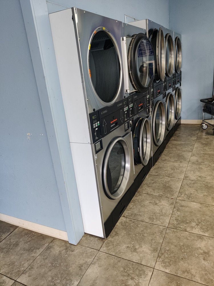 B&B’S LAUNDROMAT Updated October 2024 21 Photos 115 3rd St