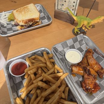 Bussin' Q - Brisket Mac and Cheese. - Food Trucks Near Me - San Antonio, Texas