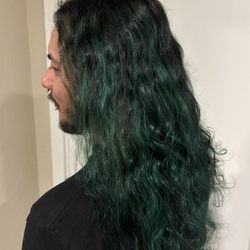 Aqua Hair Salon - Colored highlights