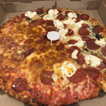 Tony Pepperoni Pizzeria - 1/2 Tony Pepperoni 3 Cheese & 1/2 Red, White & Green - Pizza Near Me - Oceanside, California