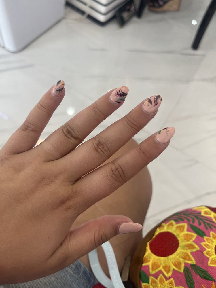 My Essence Nail Bar Logo