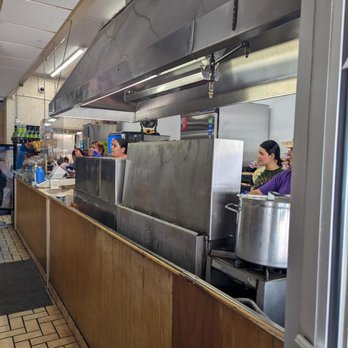 Melvins' - They have an assembly line that keeps the customer line moving!!! - Burgers Near Me - Elizabethtown, North Carolina Melvins' - They have an assembly line that keeps the customer line moving!!! - Burgers Near Me - Elizabethtown, North Carolina