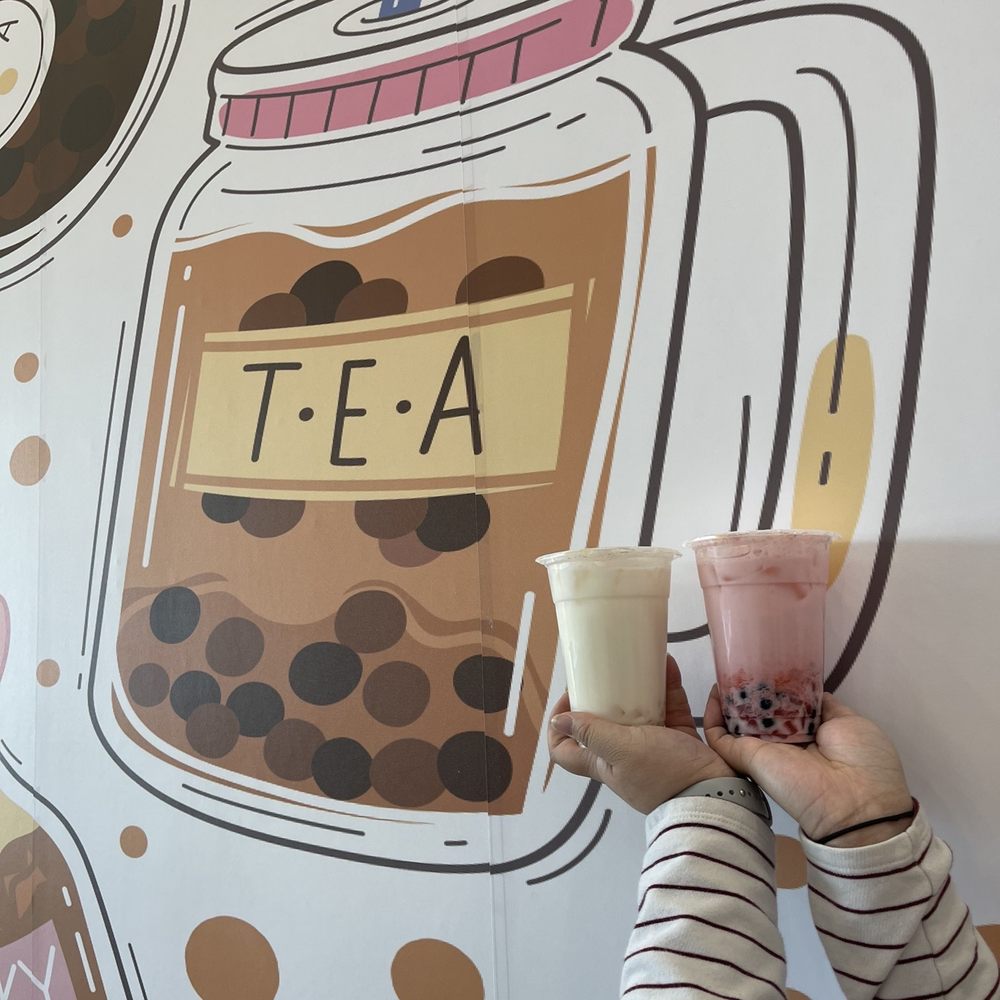 Bubble Tea Lab - Banana milk tea, and strawberry milk tea - Bubble Tea Near Me - Libertyville, Illinois Bubble Tea Lab - Banana milk tea, and strawberry milk tea - Bubble Tea Near Me - Libertyville, Illinois
