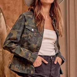 Creme de la Creme - Camo jean jacket with floral back