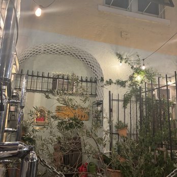 Oggi Italian - outside area - Italian Near Me - Tampa, Florida Oggi Italian - outside area - Italian Near Me - Tampa, Florida