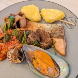 The Yummy Buffet - Other selections from the buffet tonight including grilled pineapple, grilled salmon, a mussel, snail, and kimchi.