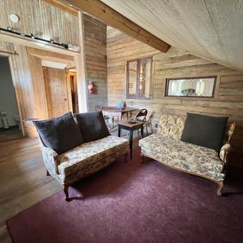 Barns At Timber Creek - One of the rooms - Bed & Breakfast Near Me - Winfield, Kansas Barns At Timber Creek - One of the rooms - Bed & Breakfast Near Me - Winfield, Kansas