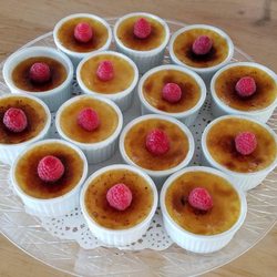 Made with Love - Crème brûlée with raspberry on top