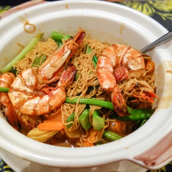 Malay Restaurant - Jumbo prawns Yee Mee in claypot. - Malaysian Near Me - Flushing, New York