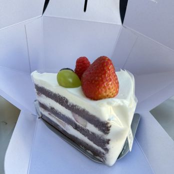 Paris Baguette - Chocolate strawberry cake - Bakeries Near Me - Temecula, California
