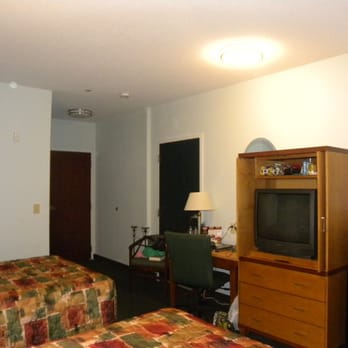 Executive Inn & Suites - Looking towards desk area - Hotels Near Me - Upper Marlboro, Maryland