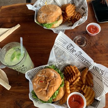 Marina Bar & Grill - Burgers n mojitos - American Near Me - Galveston, Texas