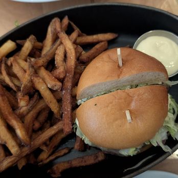 Richmond Station - Station burger - Canadian (New) Near Me - Toronto, Ontario