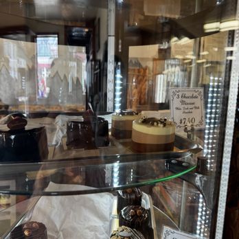 La Française Bakery - Dessert display - Bakeries Near Me - Breckenridge, Colorado La Française Bakery - Dessert display - Bakeries Near Me - Breckenridge, Colorado
