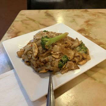 Cherry Street Thai - 34. Pad See Ew - Thai Near Me - Seattle, Washington
