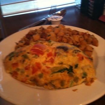 Brunch Cafe-Roselle - Veggie omelette with potatoes - Breakfast & Brunch Near Me - Roselle, Illinois