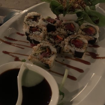 LiT - Diamanté roll - Asian Fusion Near Me - San Juan, Puerto Rico