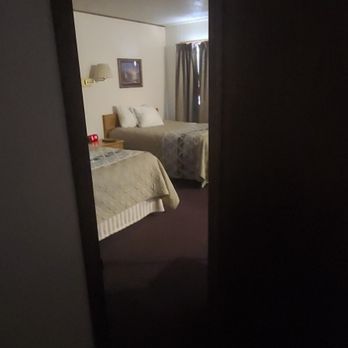 Rawhide Motel - Room 118 - 3 full bed, 2 bedroom, 1 1/2 bath suite - Hotels Near Me - Lusk, Wyoming Rawhide Motel - Room 118 - 3 full bed, 2 bedroom, 1 1/2 bath suite - Hotels Near Me - Lusk, Wyoming